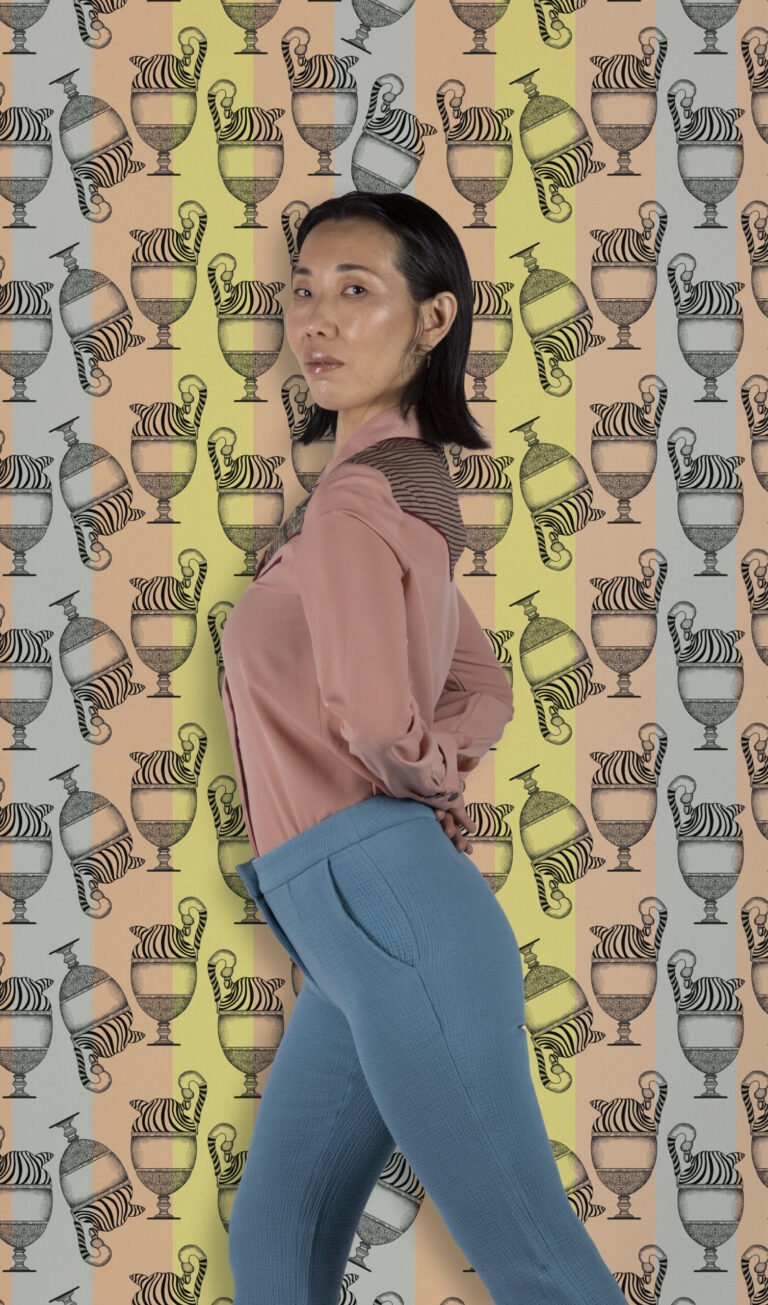 Fontana-Righe-MaVoix-wallpaper-model-staging