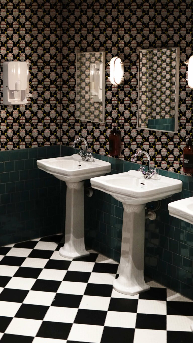 Carta da parati MaVoix - Fontana Nero Mezzanotte disegnata da Marika Tardio in Digital Art